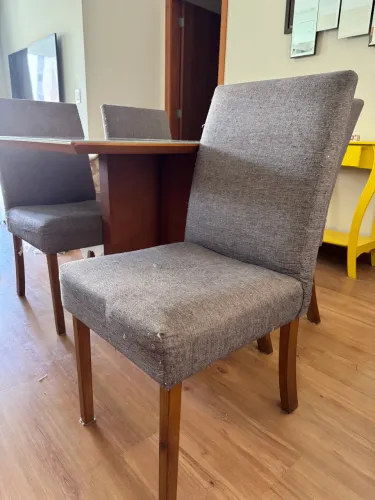 4 cadeiras de madeira - ótimas para reforma 