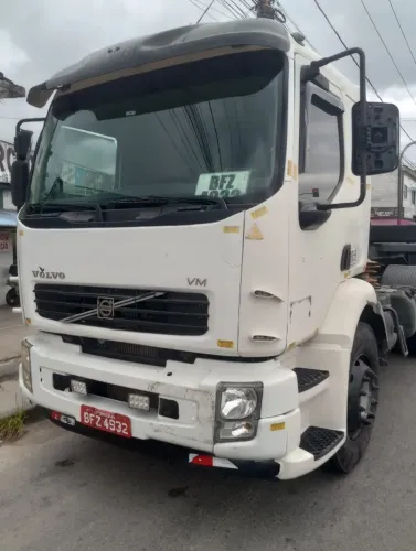 Volvo VM 310 2011 ou Conjunto Completo Carreta Porta Container 20 pés 2011
