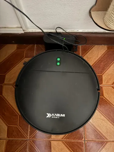 Robô aspira e passa pano
