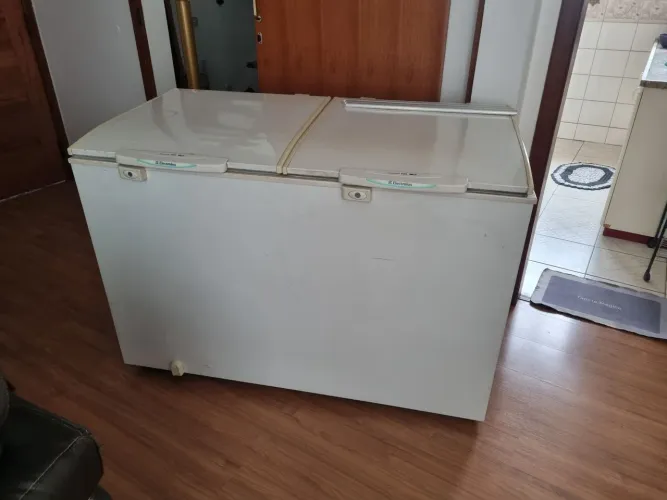 Vende se um Freezer Electrolux horizontal duas portas