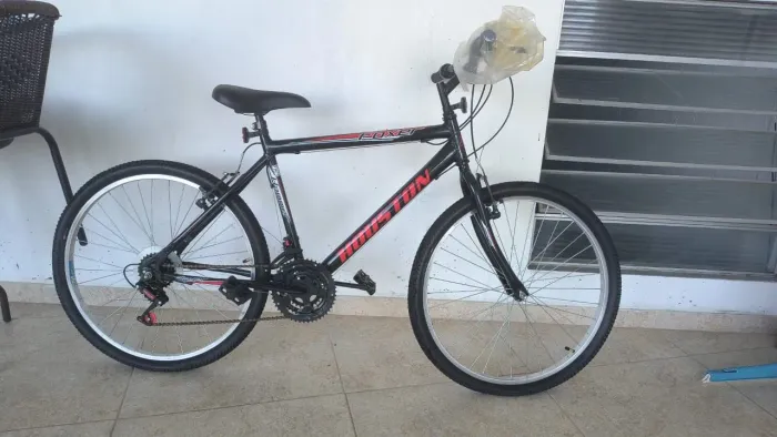 Bicicleta Nova nunca usada no plástico.