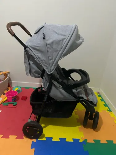 Vendo Carrinho e Bebê Conforto com base Infanti