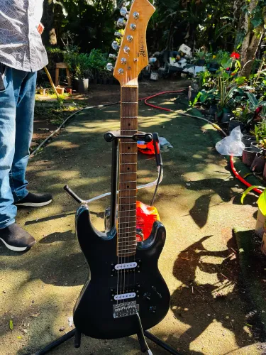 Guitarra stratocaster Lauren