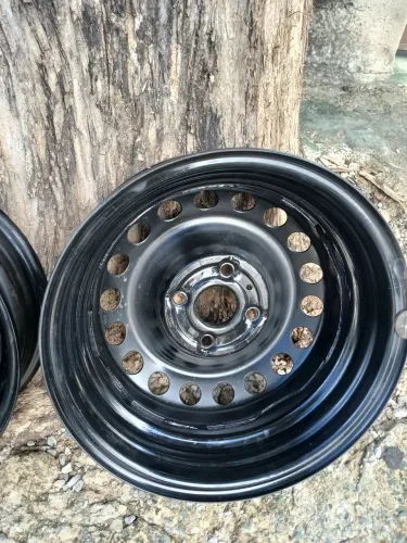 Estou vendendo para desocupar espaço,por isso estou vendendo barato 300,00 reais as três 