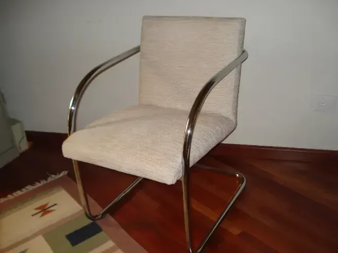 Poltrona brno tubular impecavel estofamento off -white
