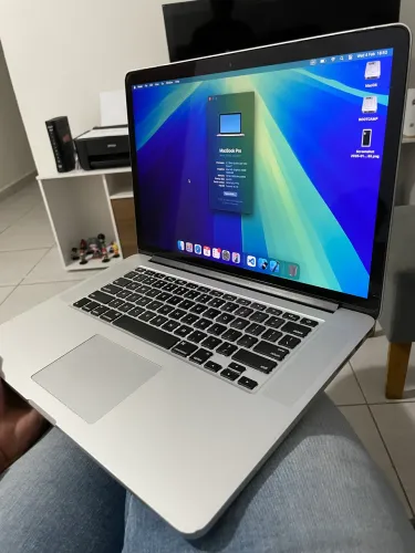 MacBook Pro 15,4 Core I7 16GB de RAM, SSD de 512GB
