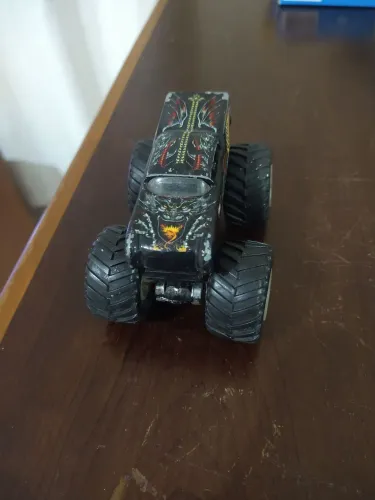 Carrinho Hot Wheels Monster Jam - Dragon's Breath, escala 1:64