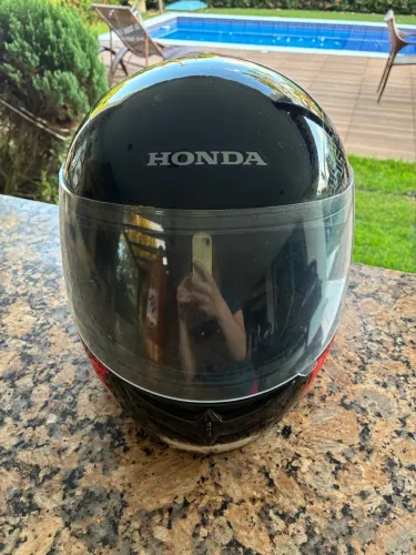 Capacete Honda Preto e Vermelho com Viseira
