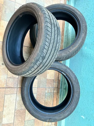 3 Pneus Aro 17 Bridgestone Turanza T005 (205/50R17) - Menos de 500km / Praticamente Zero