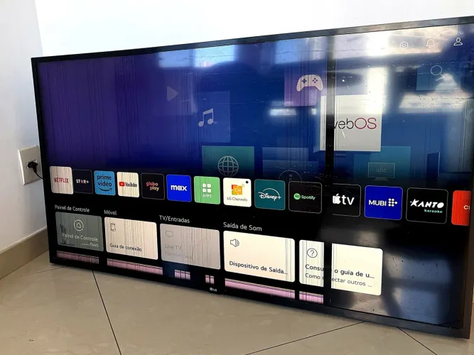 TV LG 50" com defeito