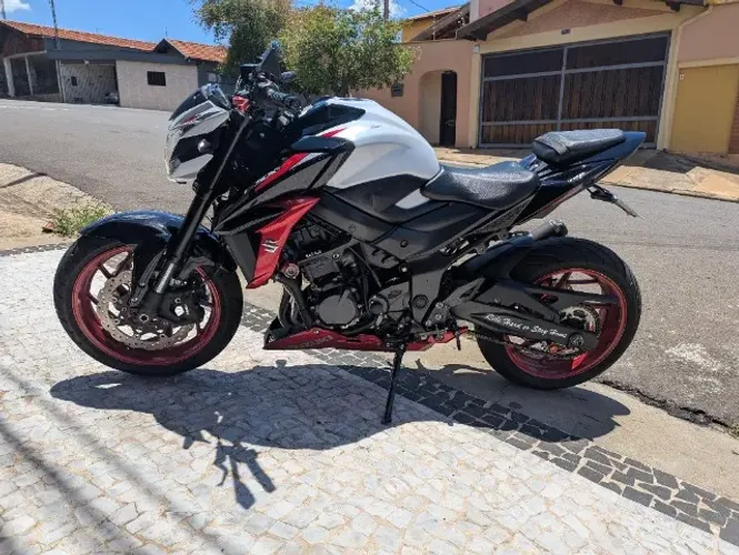 GSX-S750 2021/22 Tricolor Branco/Preto/Vermelho 