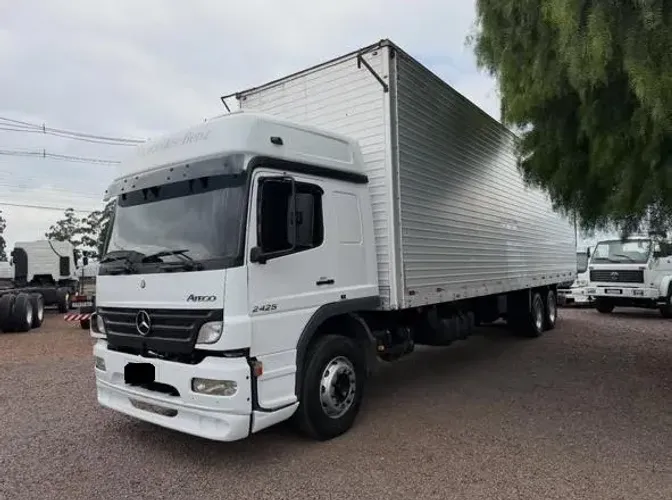 atego 2425 6x2 ano 2010 baú 11,35m