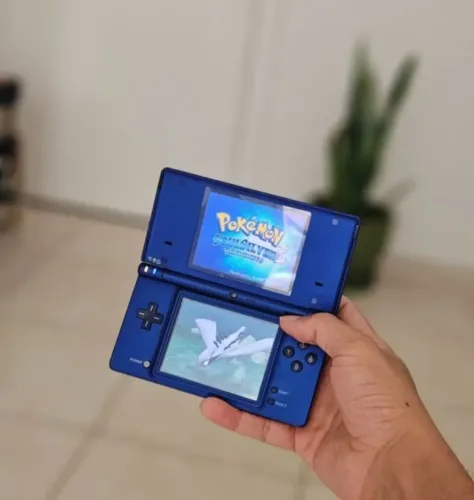 Nintendo DSi + Carregador + Caneta