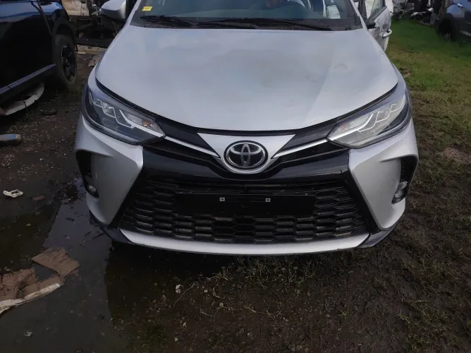 PAR DE FARÓIS TOYOTA YARIS 2024 FULL LED ORIGINAL