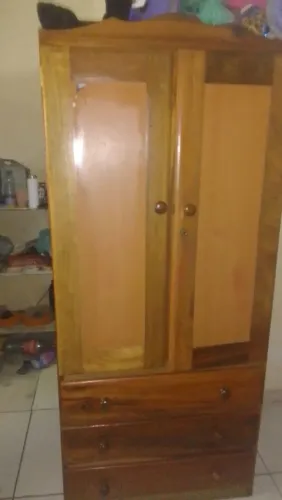 Guarda roupa de solteiro 