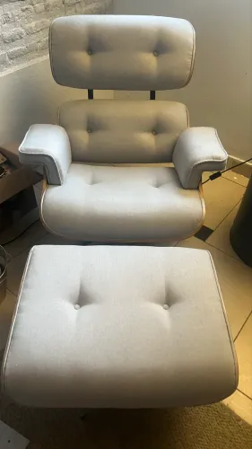 Poltrona com puf Charles Eames