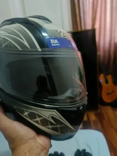 Capacete Bieffe 58 e par de luvas