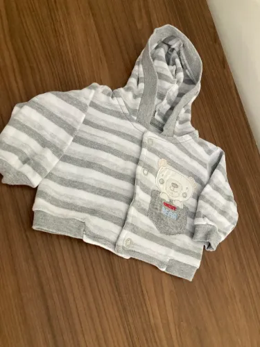 Vendendo roupas de neném seminovas tem algumas nunca usadas 