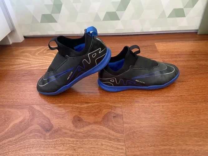 Chuteira Nike Air Zoom botinha - 35