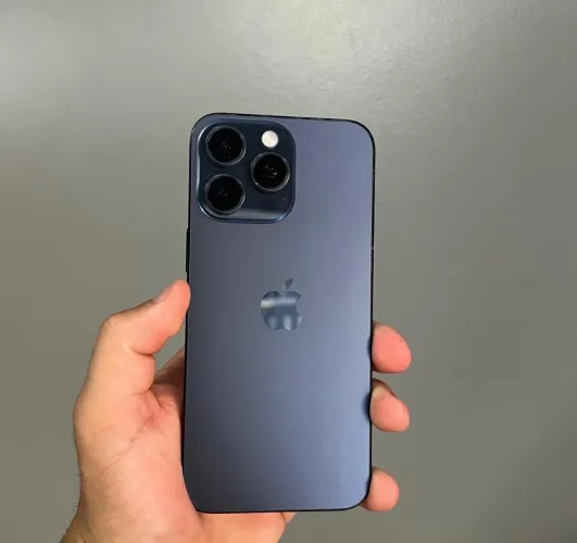 IPHONE 15 PRO  (SEM MARCAS DE USO M) 