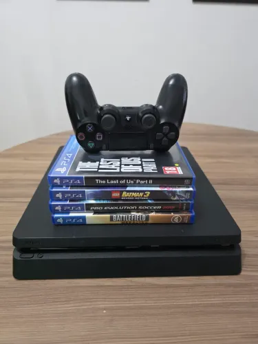 Playstation 4 Slim 1Tb armazenamento com 4 jogos