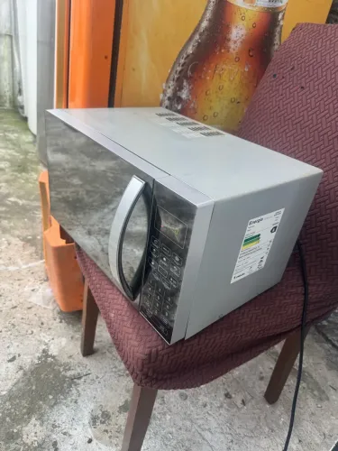 Microondas em ótimo estado funcionando tudo perfeitamente