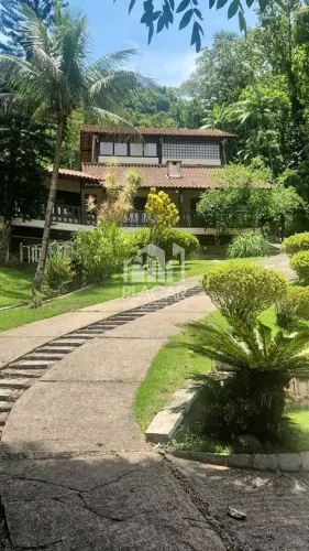 EXCELENTE CASA NO CONDOMÍNIO PARQUE DAS ÁGUAS PARA VENDA E LOCAÇÃO