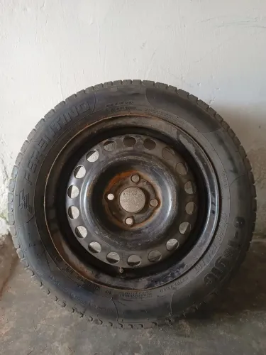 Pneu com roda