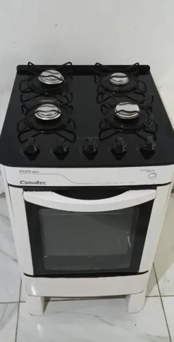 fogão esmaltec funciona às 4 bocas e o forno, faço entrega