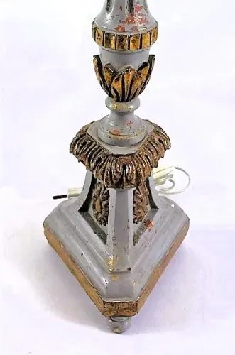 Abajur mineiro estilo touchero barroco Madeira entalhada patina Base triangular