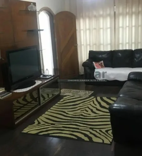 Sobrado a Venda, com três quartos no Jardim Sarah.