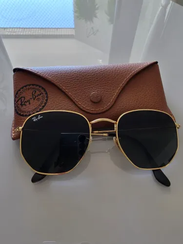 Ray-ban hexagonal sem detalhes.