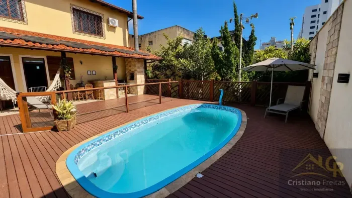 Casa 4 dormitórios e com piscina no bairro Areias, São José
