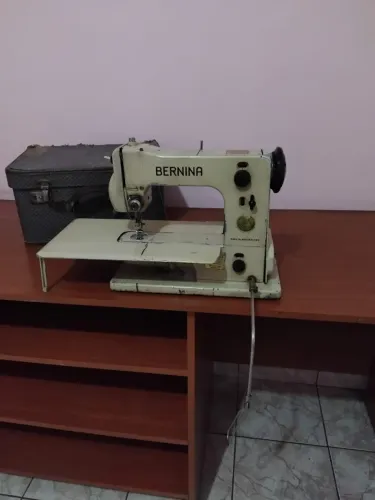 MAQUINA DE COSTURA BERNINA MODELO 23 PARA COLECIONADOR