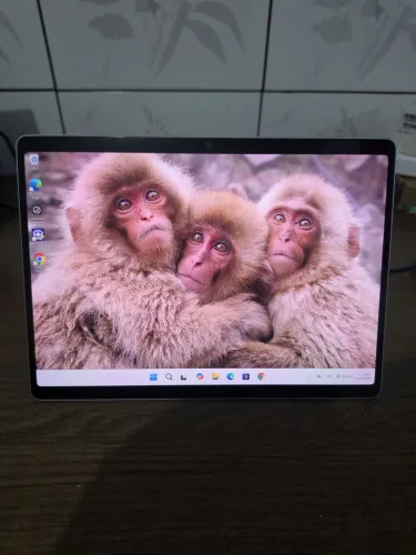 Vendo Microsoft Surface Pro 11 16 Ram ddr5 512ssd todas informações está nas fotos reais.