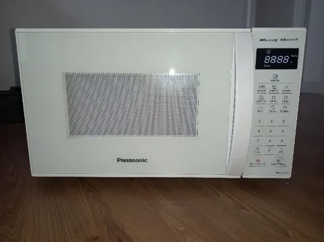 Vendo micro-ondas PANASONIC 21 litros semi novo