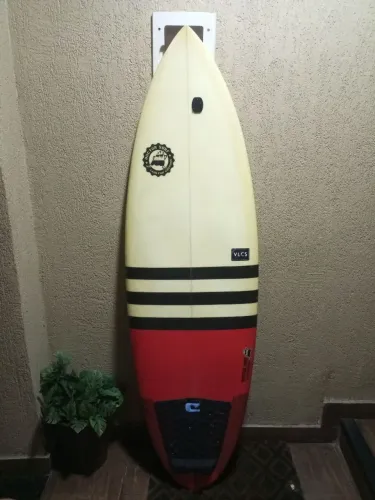 Prancha de surf usada em perfeito estado 5.8