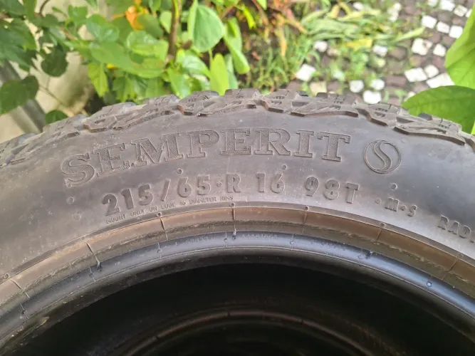 Pneu 215/65/16