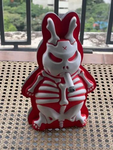 Boneco de vinil Skeleton Labbit