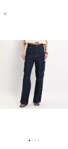 Calça cargo lança perfume