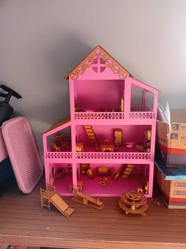 Vendo casinha bonecas 