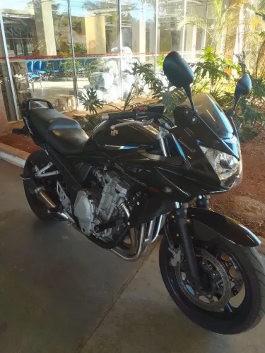 Suzuki Bandit 650s 2009/10 em dias só transferir