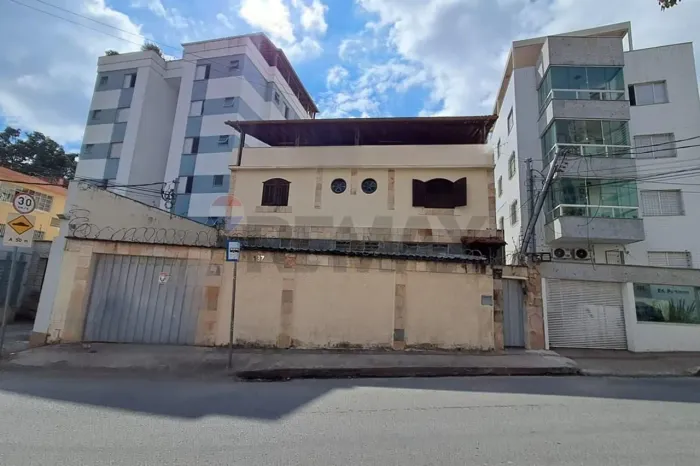Casa com 6 Quartos e 7 banheiros para Alugar, 563 m² por R$ 9.900/Mês