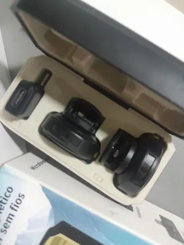 Microfone de lapela duplo vendo são dois microfone