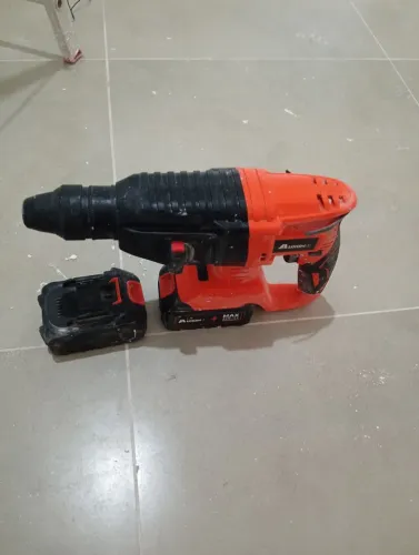 Martelete sem fio duas bactérias 