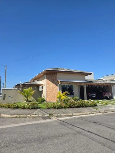 Linda casa em condomínio fechado
