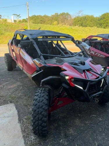 Can am Maverick R Max 2025 vermelho