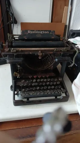Máquina de escrever antiga para colecionadores de elite em