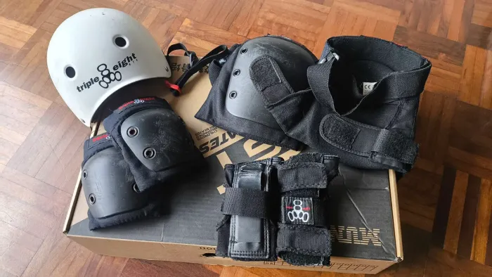 Kit proteção com capacete TRIPLE EIGHT tamanho P