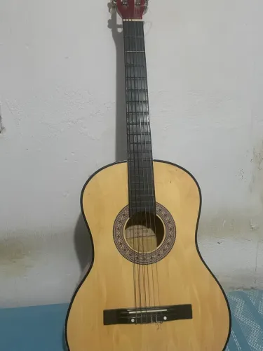 Vendo violão seminovo